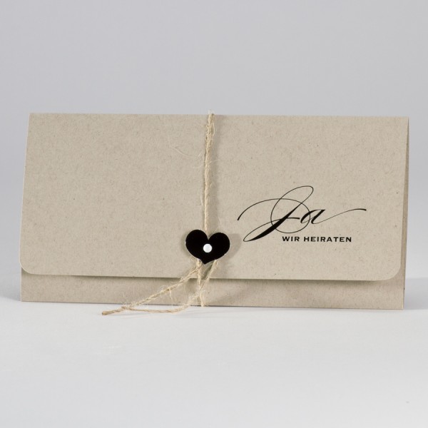 Naturbraune Hochzeitskarten-Tasche mit schwarzem Herz
